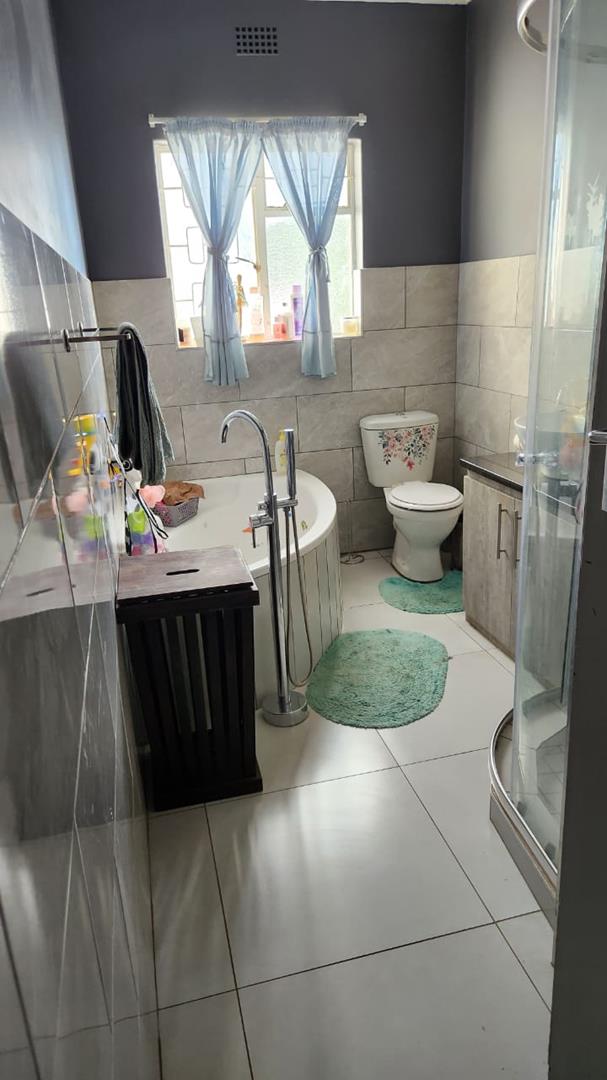 4 Bedroom Property for Sale in Carters Glen Northern Cape